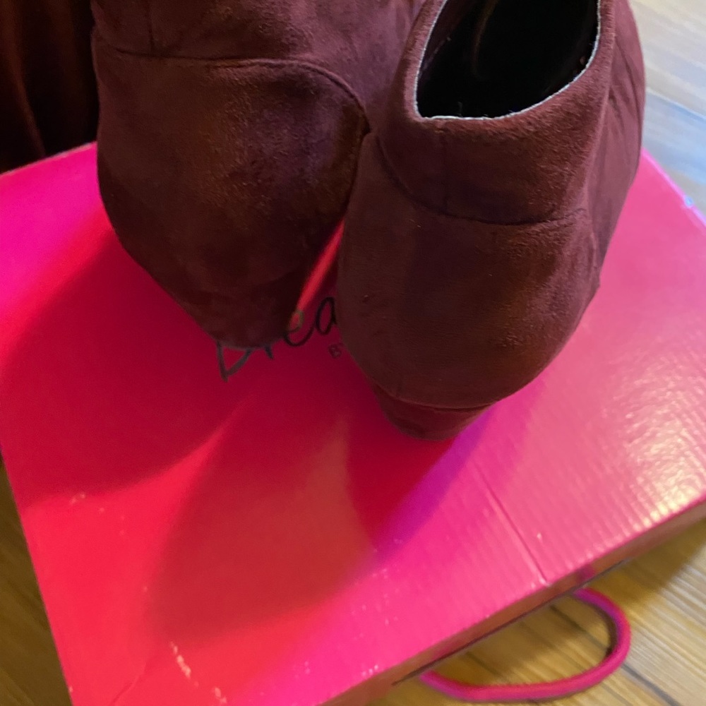 Women Ivy Road Burgandy Dress & Burgundy ankle boots!!! This is a bundle! - Picture 9 of 10